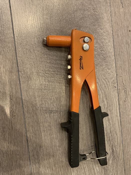 Заклепочник