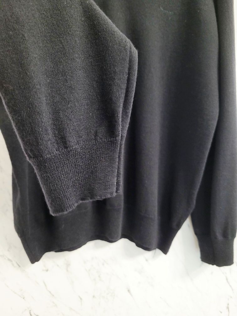 Sweter w serek oversize premium czarny minimalizm 100% merino