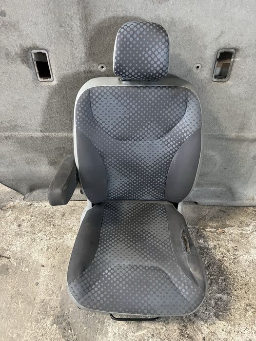 Fotel kierowcy trafic vivaro primastar