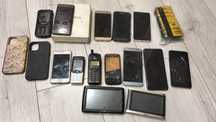 Zestaw starych telefonow