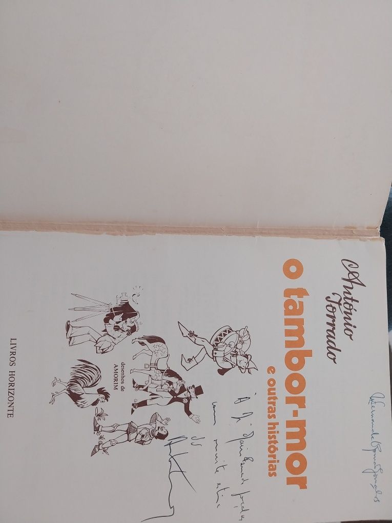 "O tambor-mor e outras histórias", autografado por António Torrado