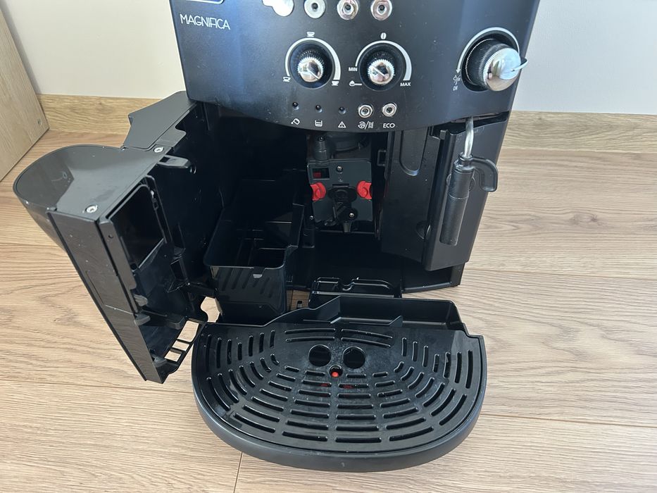 Ekspres ciśnieniowy Delonghi Magnifica