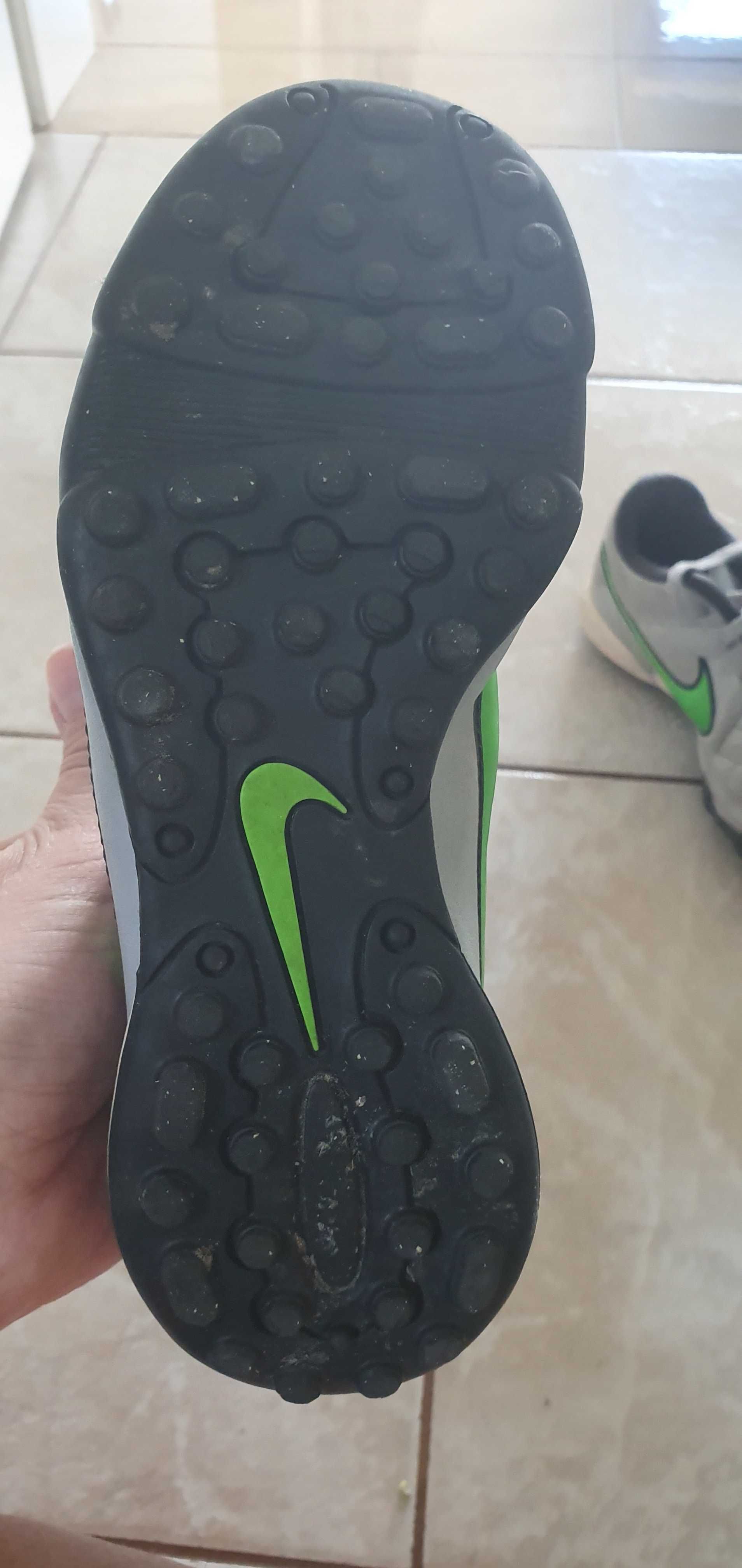 Nike korki rozmiar 32. Siwe