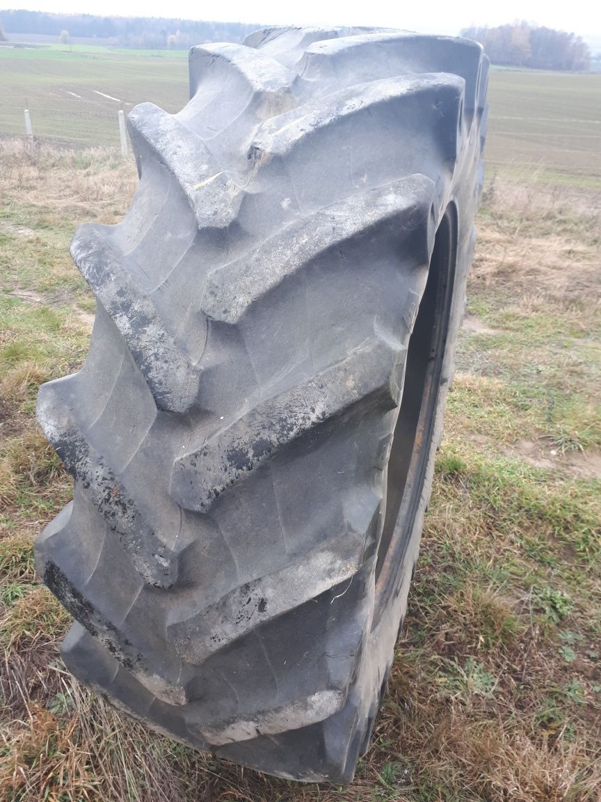 Wzmocniona Ładna opona PIRELLI TM 700 520/70 R - 38 Cała i Zdrowa