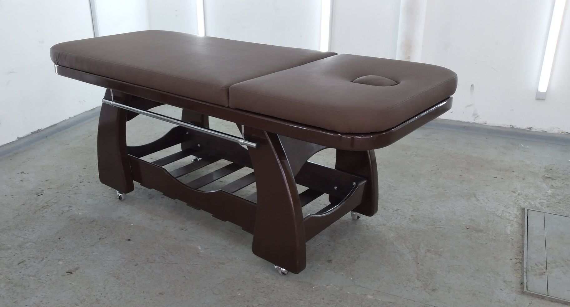 Масажний стіл М16 кушетка стаціонарна дерев'яний стіл