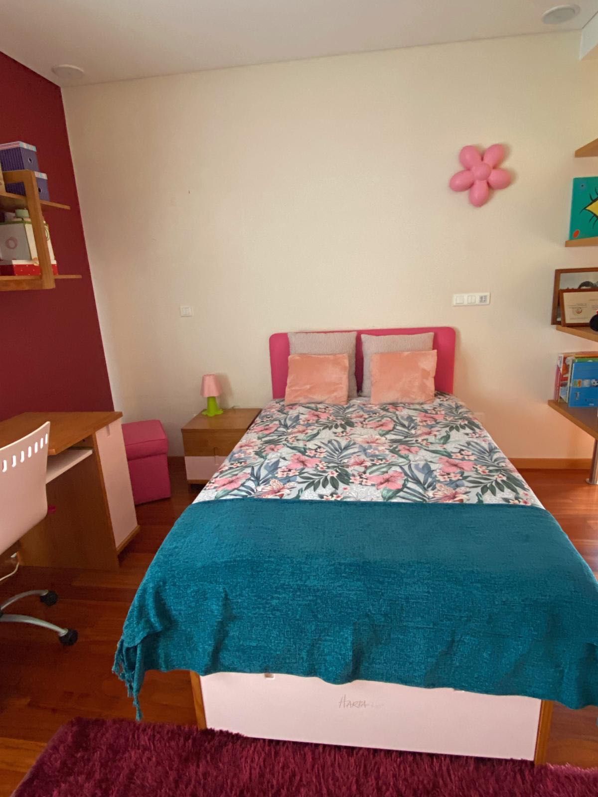 Mobília quarto de criança em pinho maciço, como nova, ver fotografias