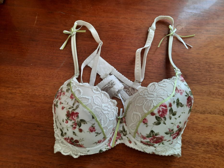 Жіночий  бюстгальтер