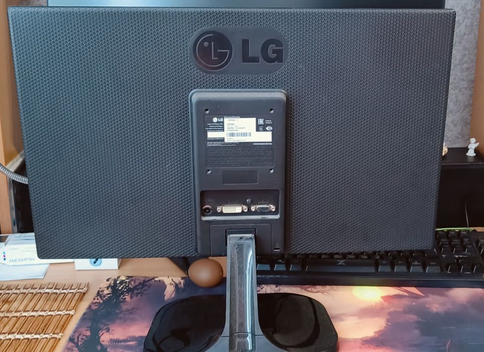 Монітор LG 22mp55