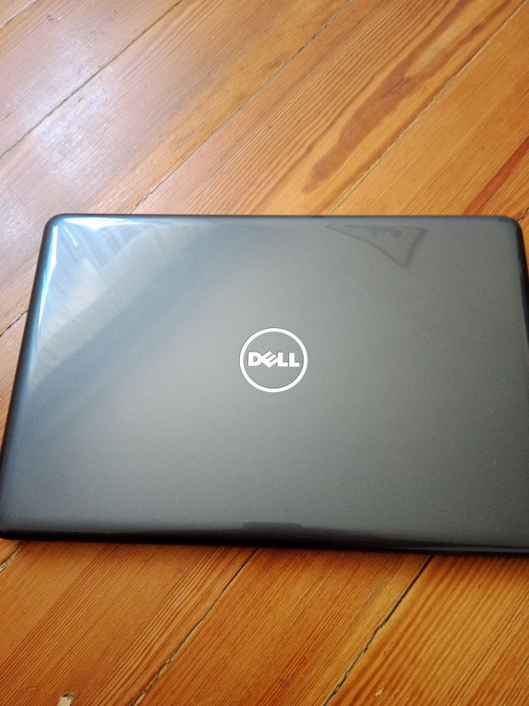 Komputer Dell Inspiron 15