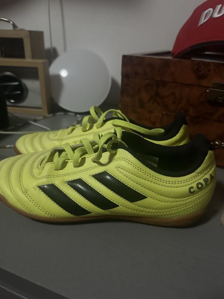 Chuteiras adidas 37