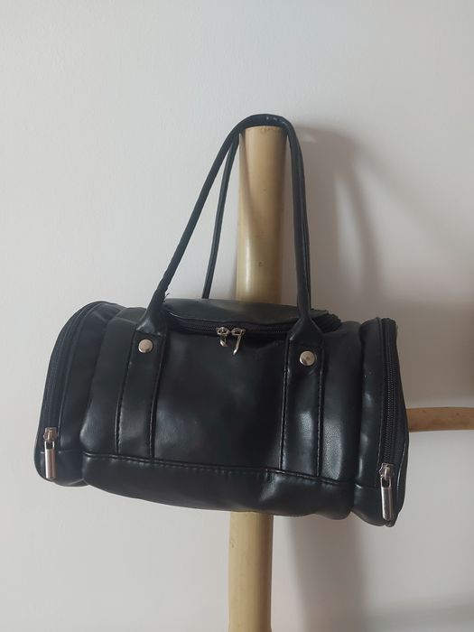 Mala-bau • Preta • Bom estado