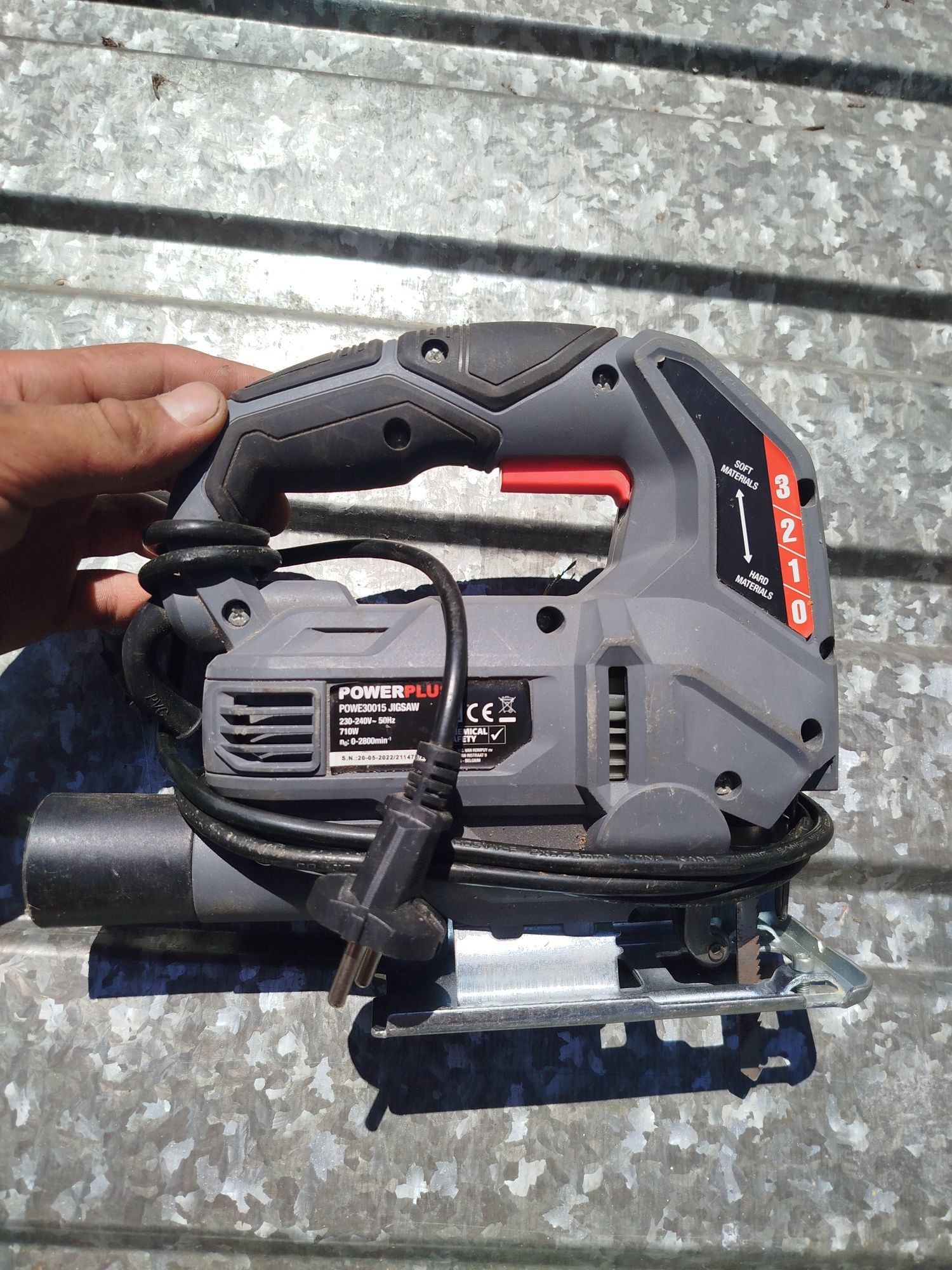 jigsaw in great condition. Adjustable speed & tilt