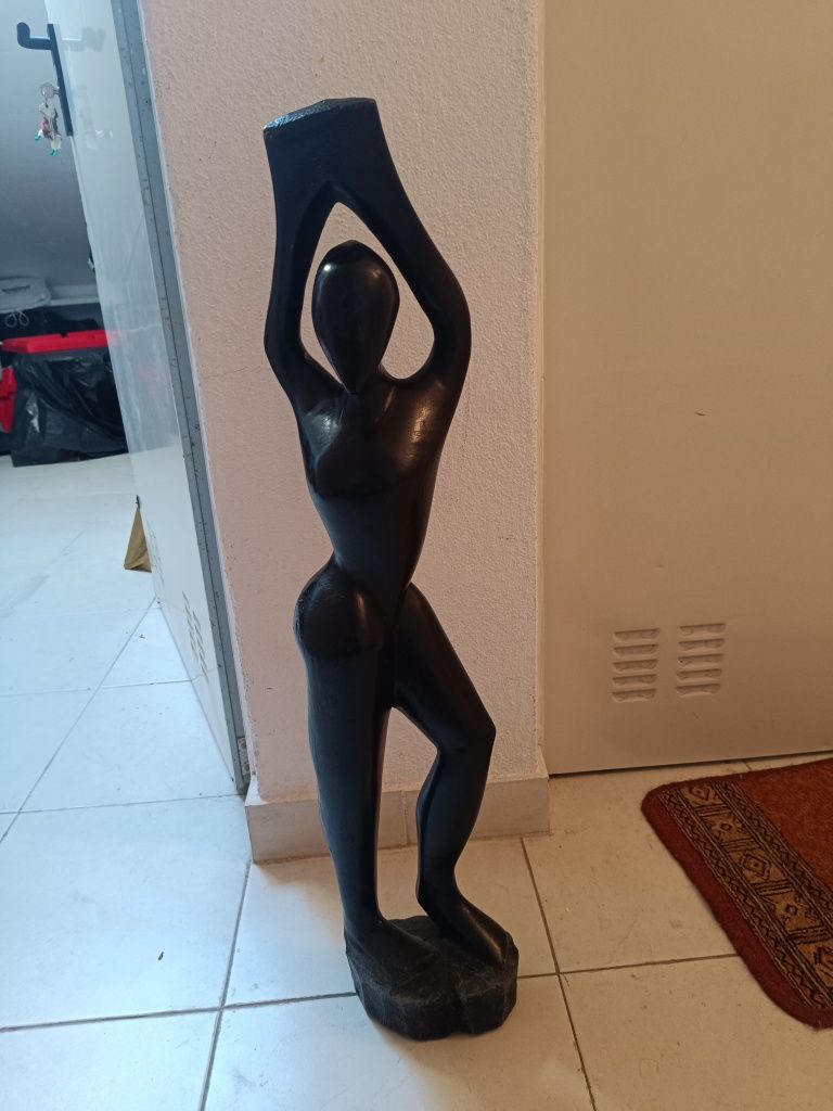 Estatueta madeira