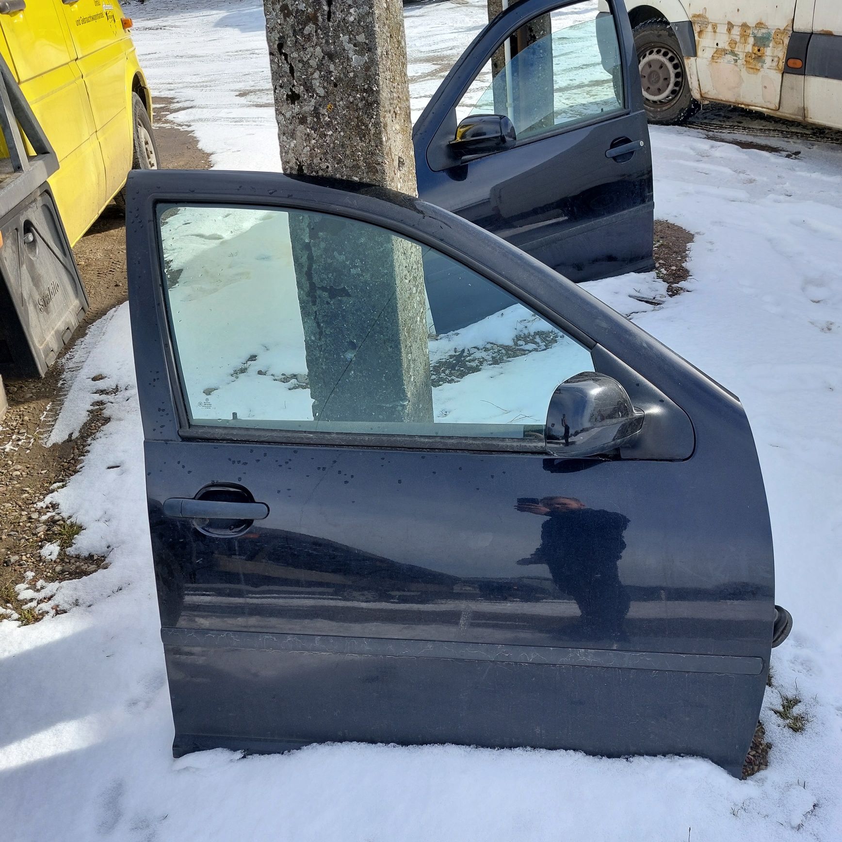 Vw golf 4 Drzwi prawe przednie przod czarne L041