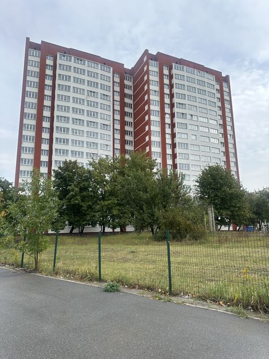 Продам 3 комнатную метро Салтовское pp1