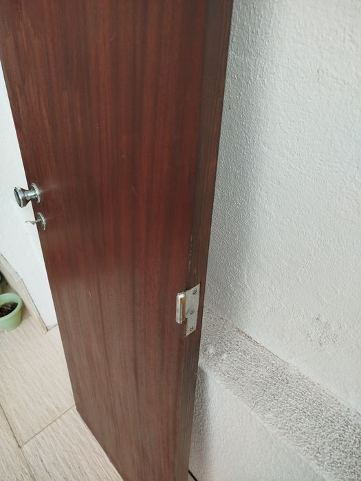 Porta interior esquerda