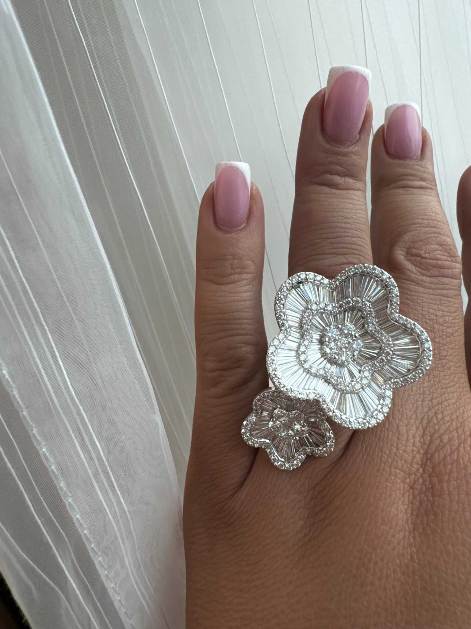 Pierścionek z diamentami naturalnymi 6.39 CT Flowers bagiety