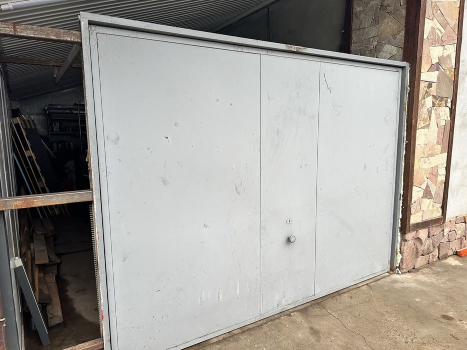 Ворота подємно поворотні залізні