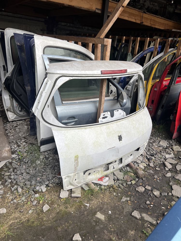 Ляда (кришка багажника) Renault Scenic 2004