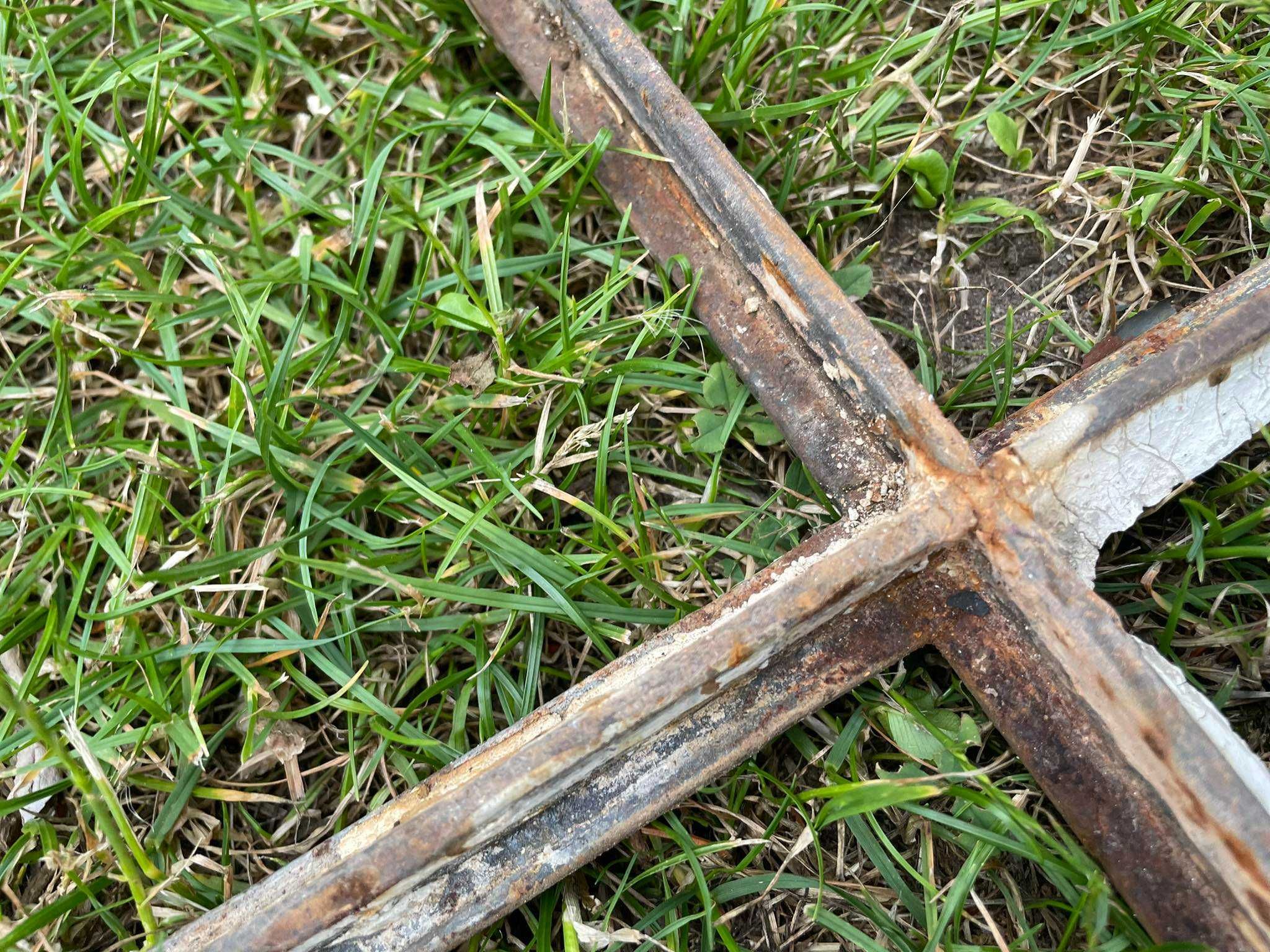 Stare  łukowe okna witrażowe żeliwne metalowe ramy