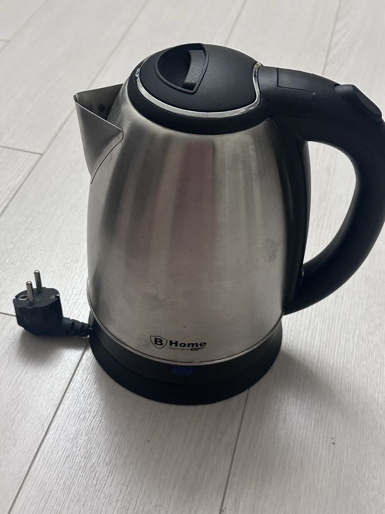 Продам электрочайник Home