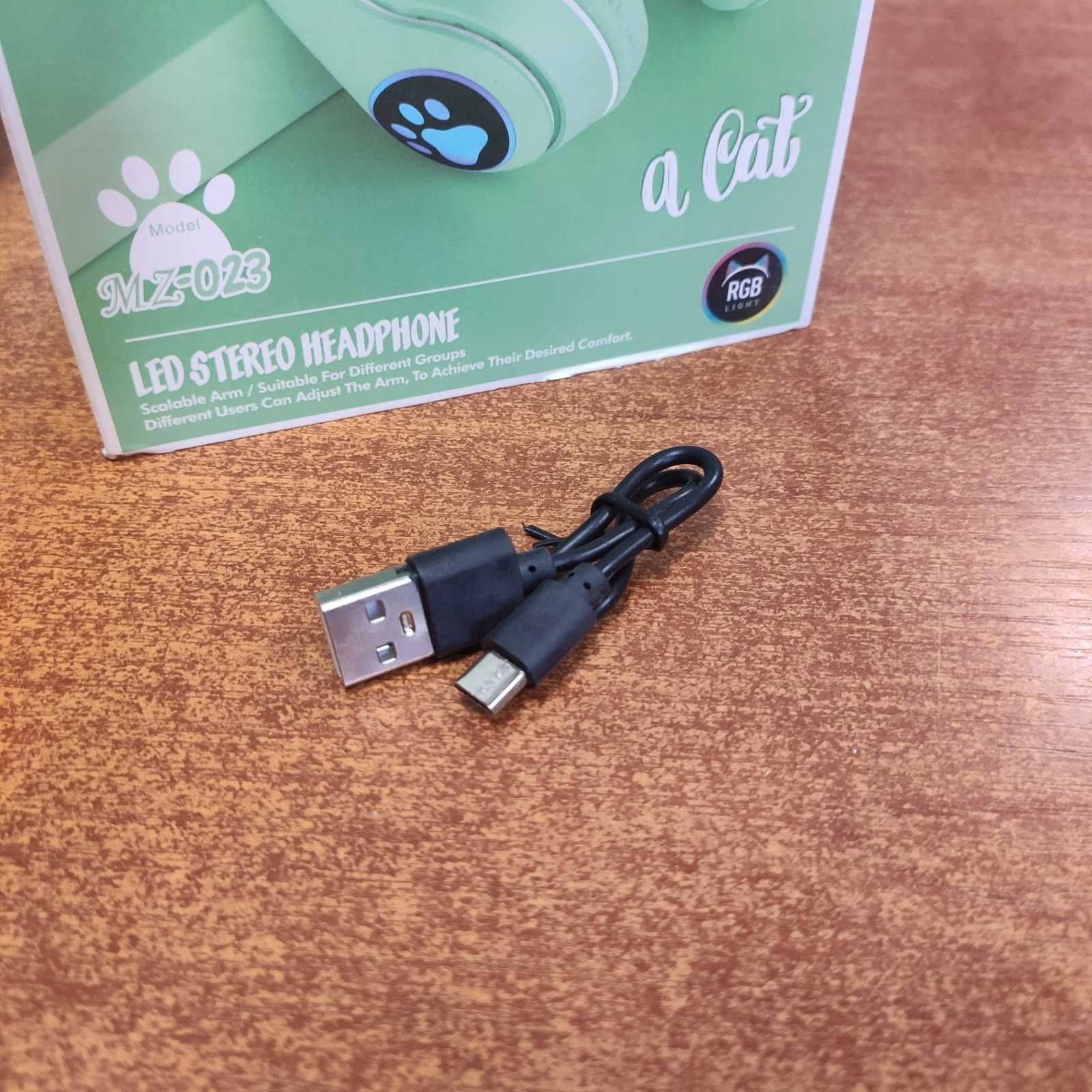 Беспроводные наушники с ушками и RGB подсветкой FM, microSD Cat MZ-023