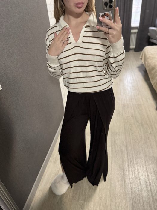 Кофта в полоску коричневу