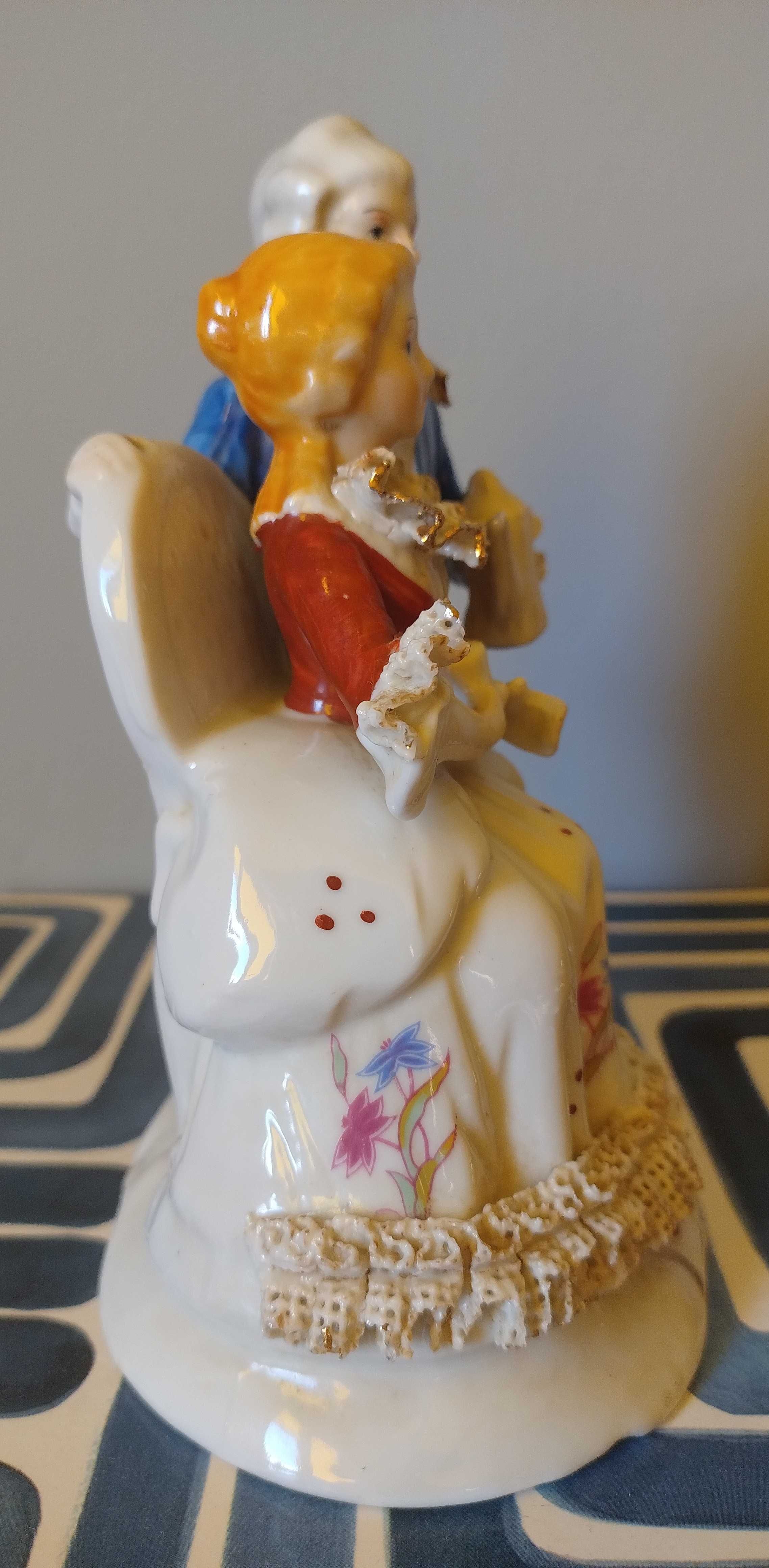 Duża figurka porcelanowa para dworska
Dama w sukni dworzanin