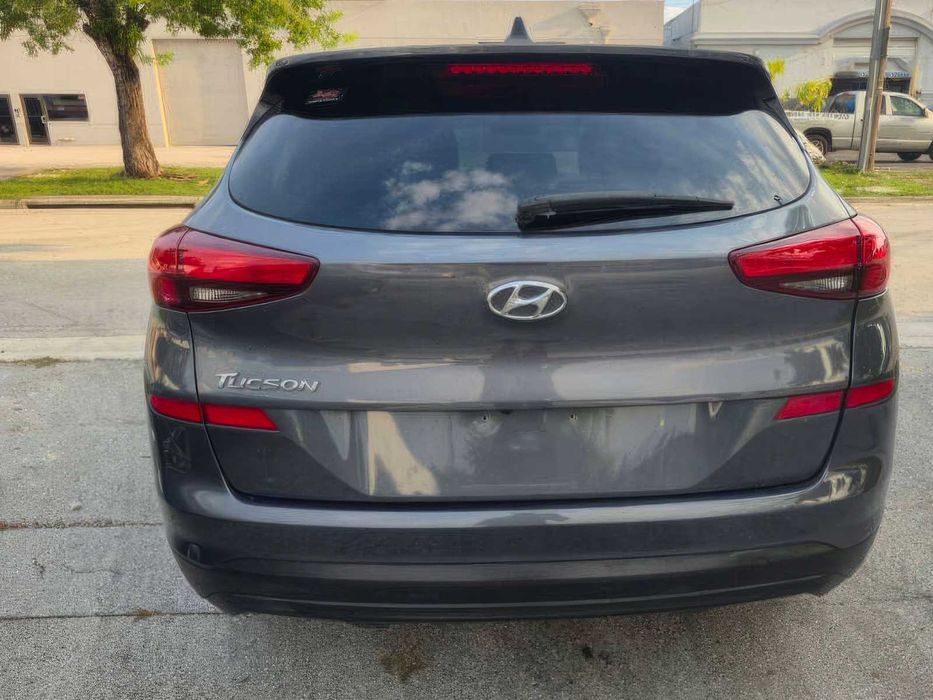 Hyundai Tucson SE      2019