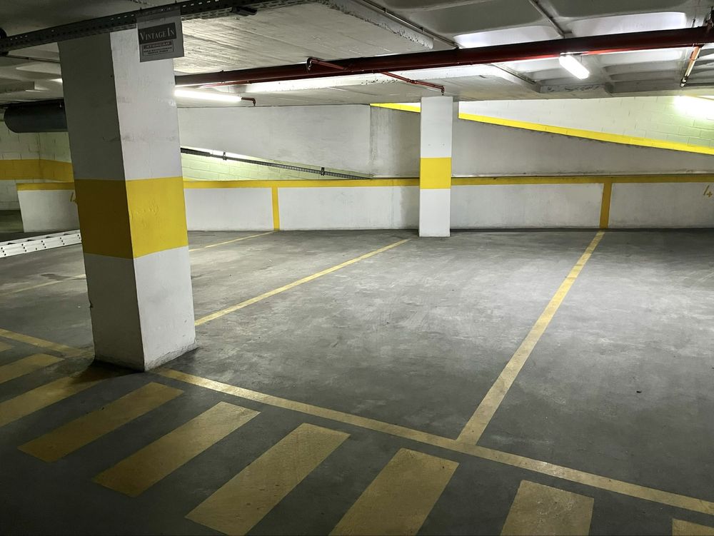 Lugar de estacionamento para carro ou moto