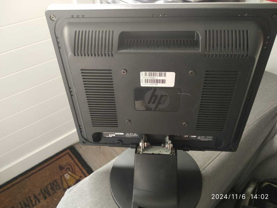 Vendo 2 monitores hp 15euros..os 2 se for so 1 é 10 euros