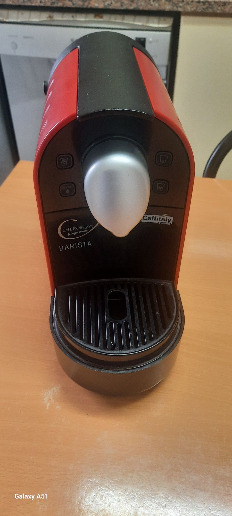 Maquina de café Pingo Doce com suporte de cápsulas
