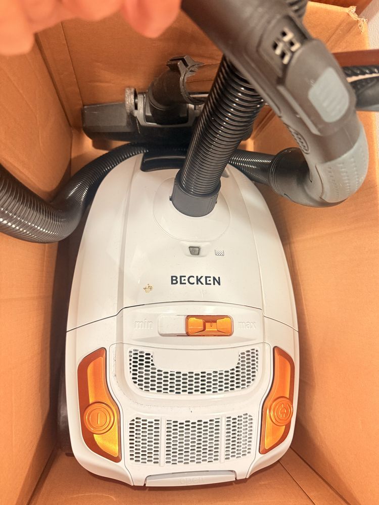 Aspirador com Saco BECKEN Pet Bvc4397 (68 dB - Saco de pó: 3 L)