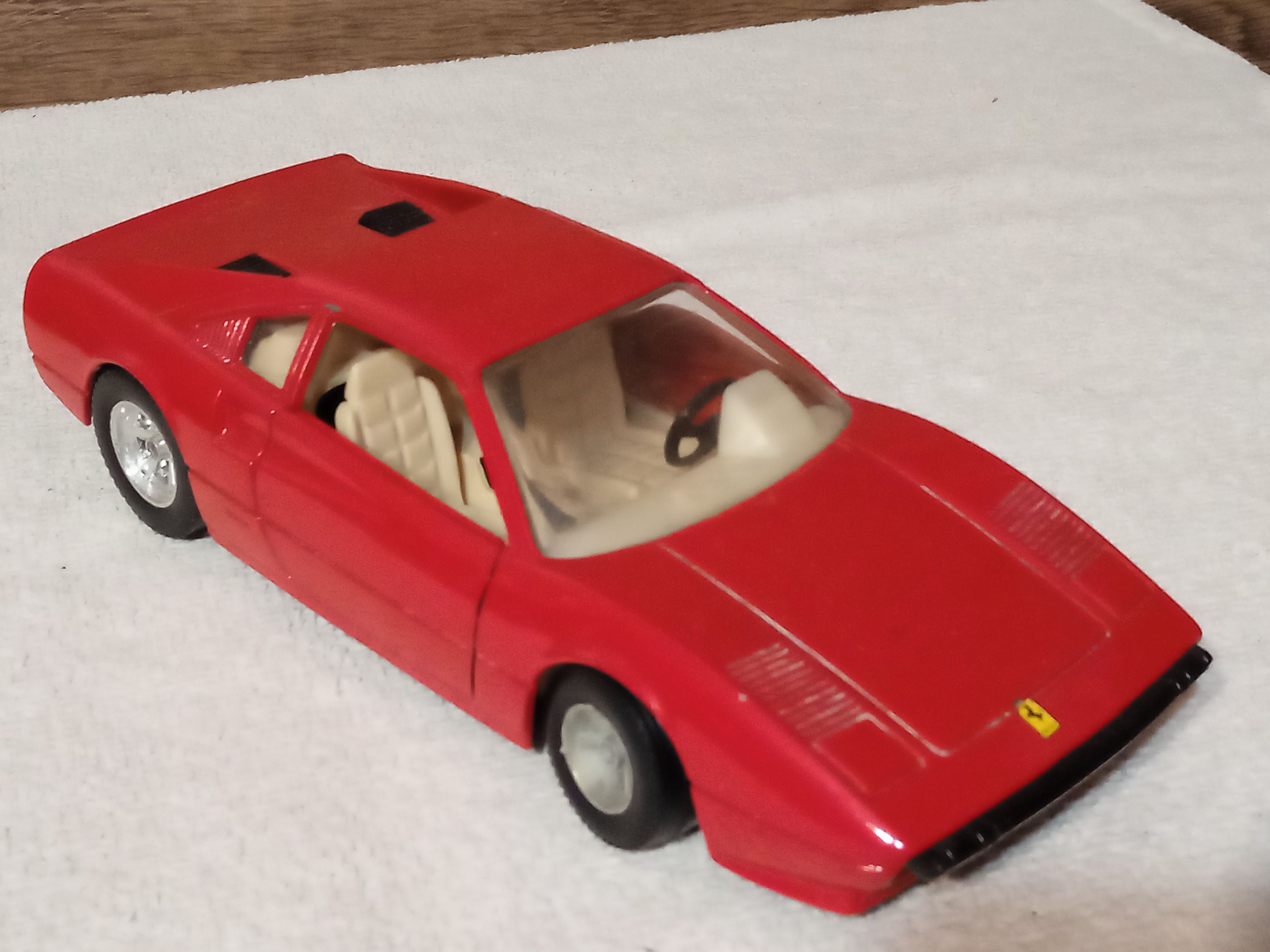 model Ferrari 308 GTB Burago 1/24