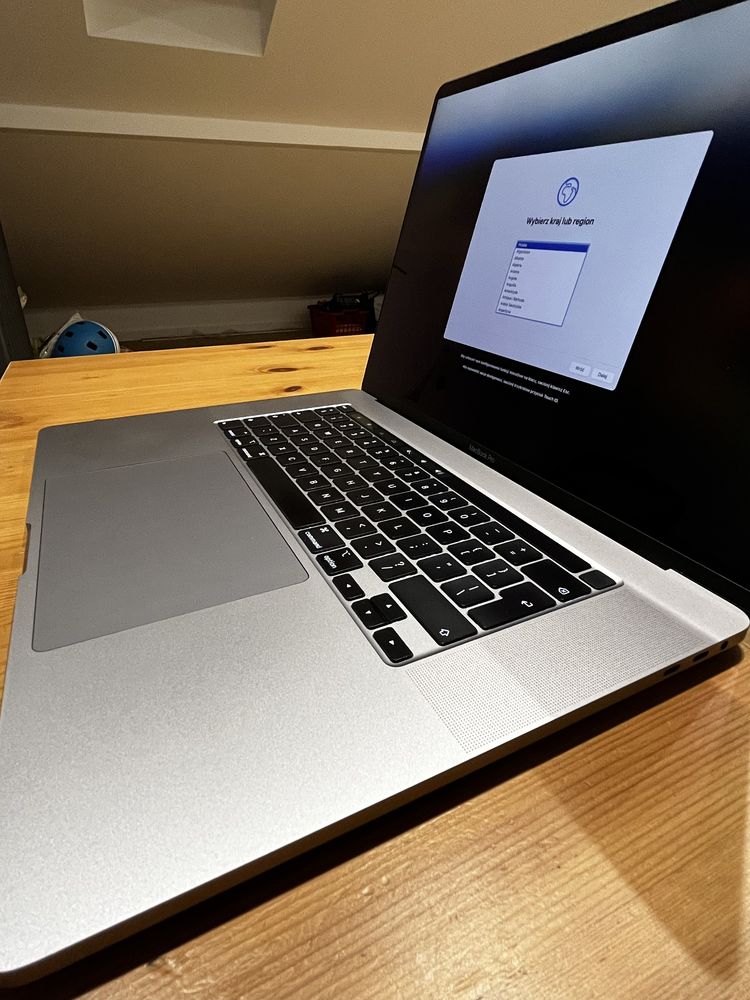 Macbook pro 16" i7 2,6ghz 32 gb 512 gb ssd 2019 rok