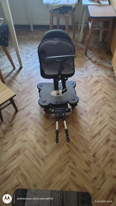 Dostawka do wózka dla dziecka.