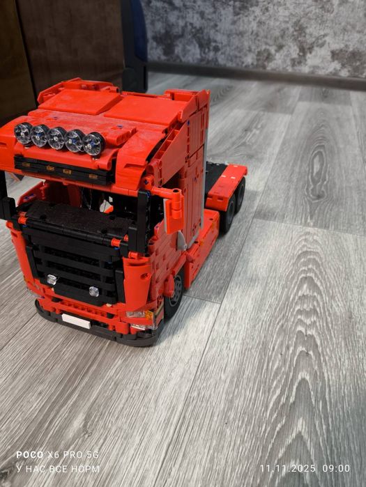 Лего технік тягач з пультом керування та фарами