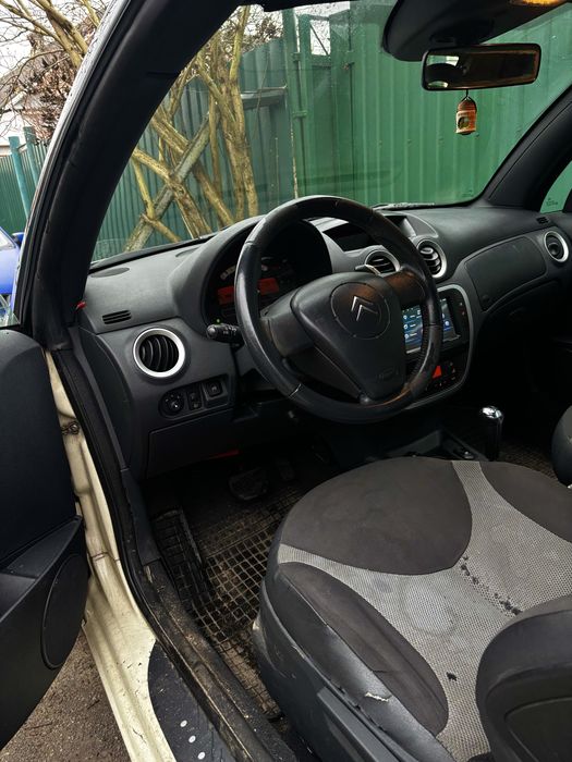 Продам автомобіль який точно привертає увагу на дорозі!