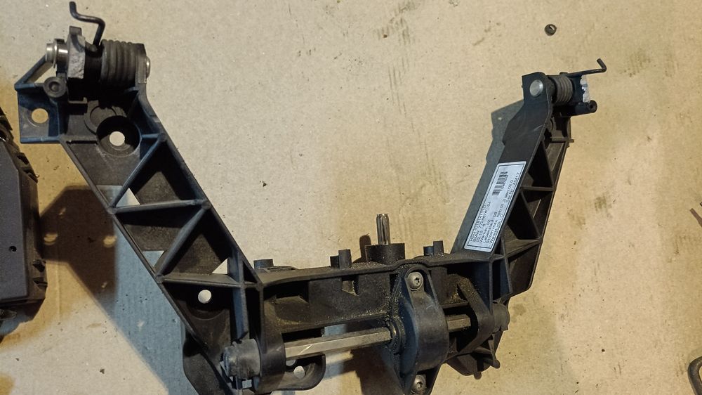 Stelaż podnoszenia szyby dolna część BMW r1200rt k52