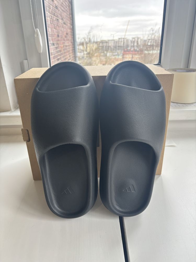 Yeezy slide onyx