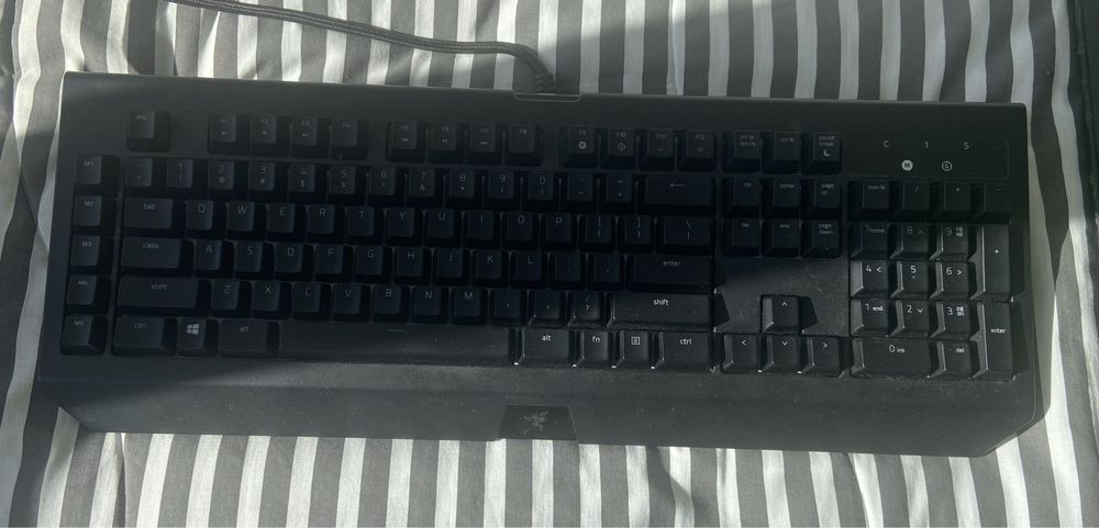 Teclado Razer com caixa