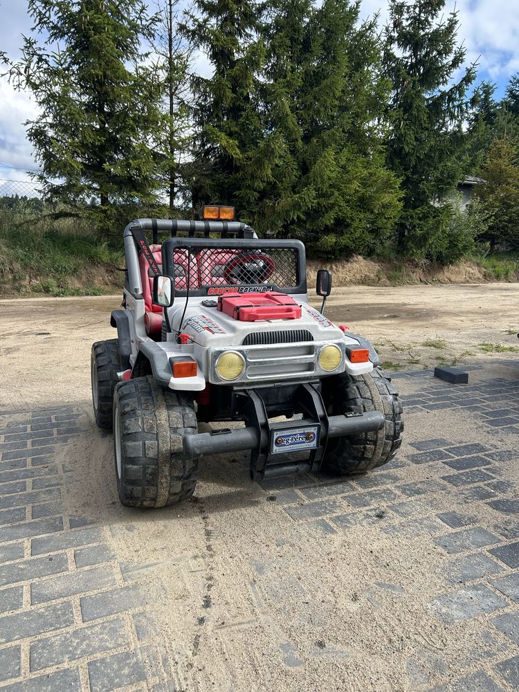 Samochód na akumulator Peg Perego