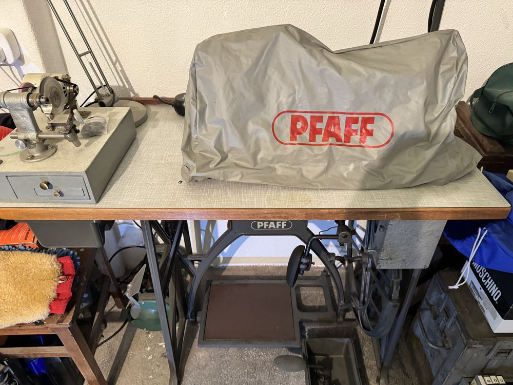 Máquina de Costura Industrial PFAFF – Completa com motor e móvel