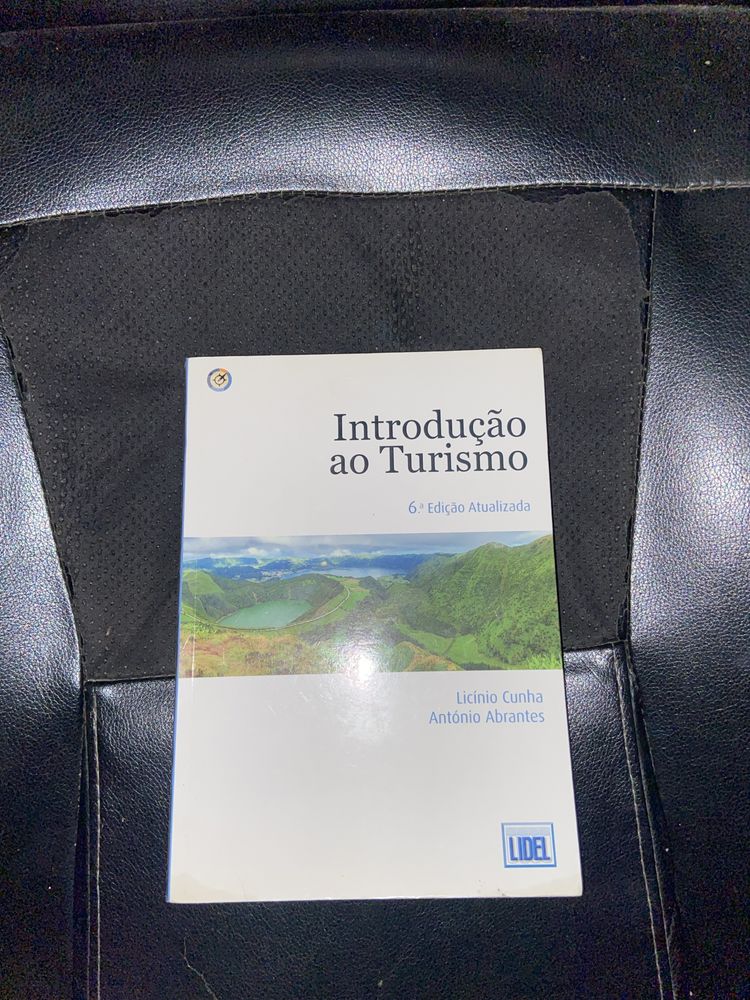 Livro “Introdução ao Turismo”