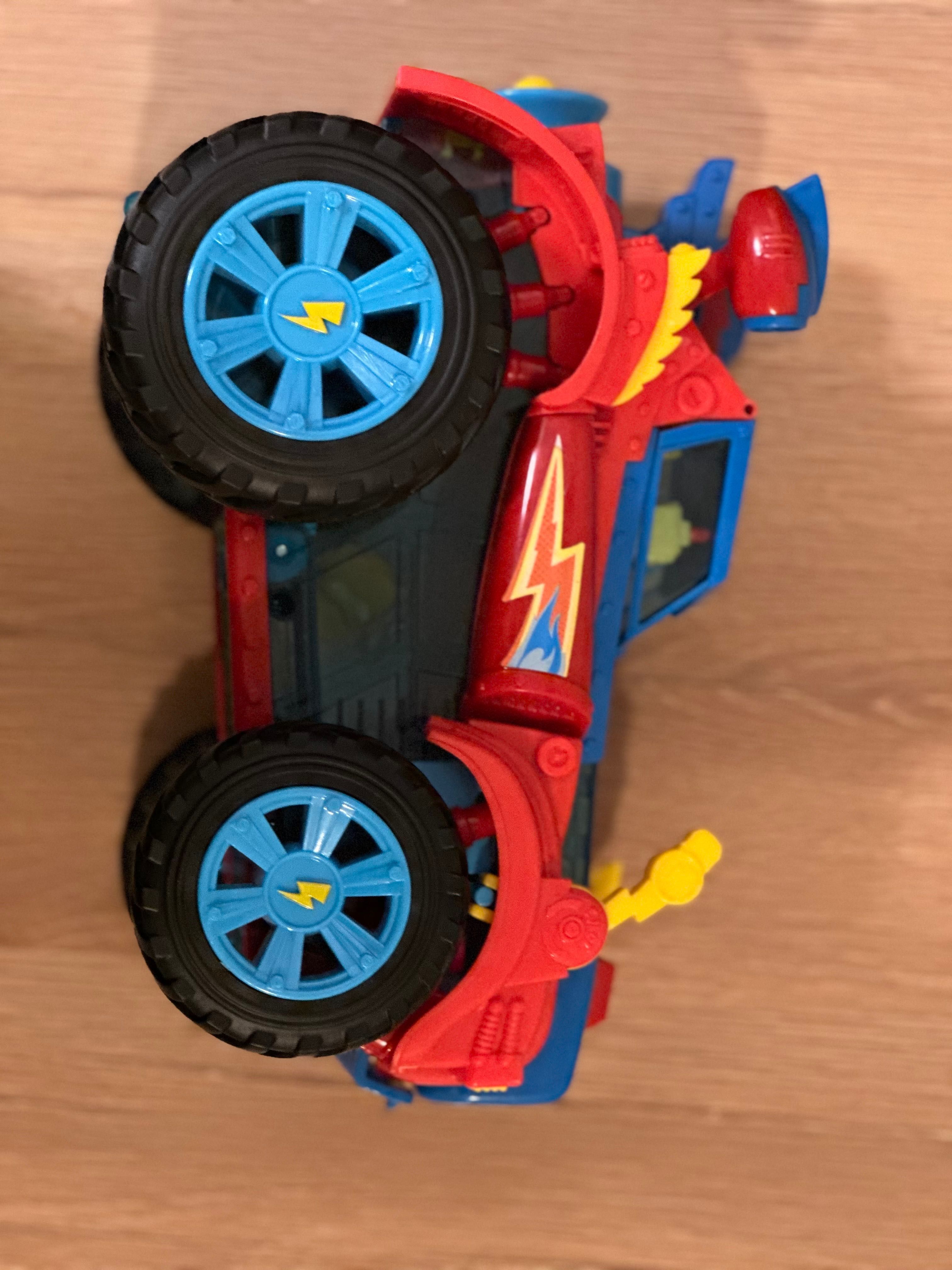 SuperZings 1, Hero Truck Monster Roller, pojazd superbohaterów