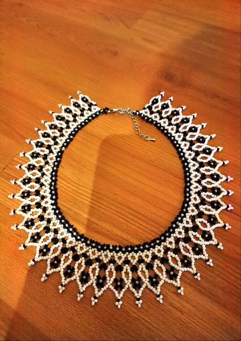 Вироби з бісеру (силянка / криза, браслет, гілочка у волосся)