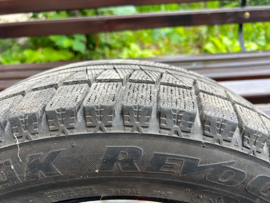 Зимня резина Bridgestone Blizzak Revo GZ 205/55/r16 виробництво Японія