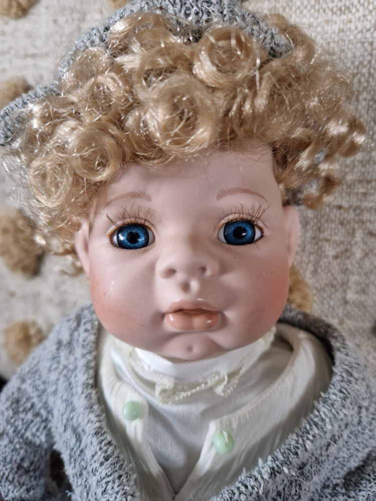 Lalka wykonana z porcelany