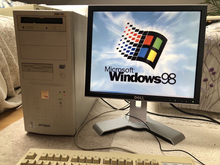Stary komputer Pentium 233 MHz