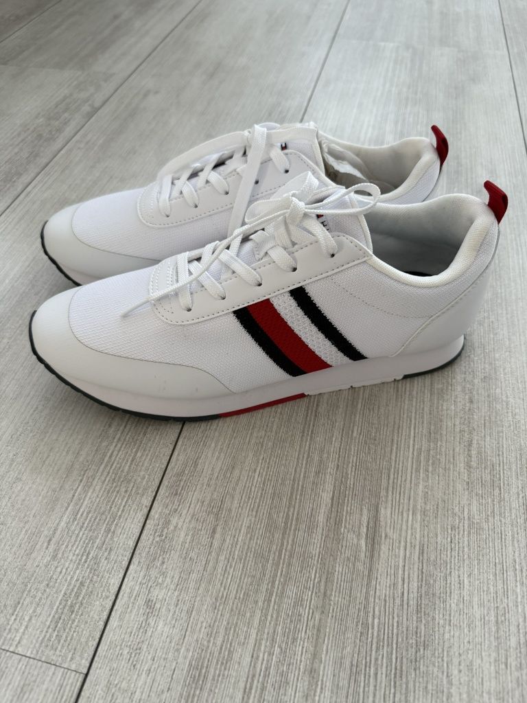 Nowe buty męskie Tommy Hilfiger, białe, rozm. 42